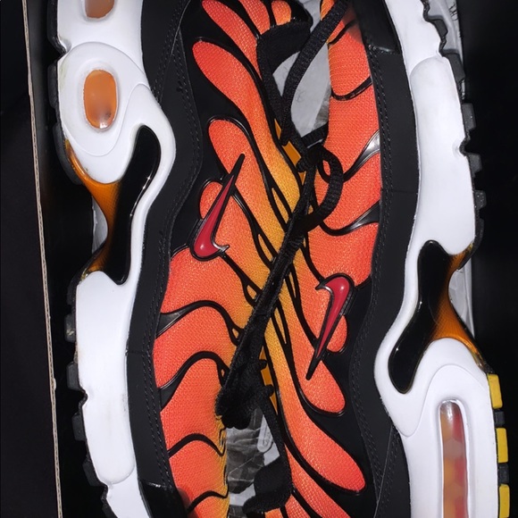 Air Max Plus - Picture 3 of 4